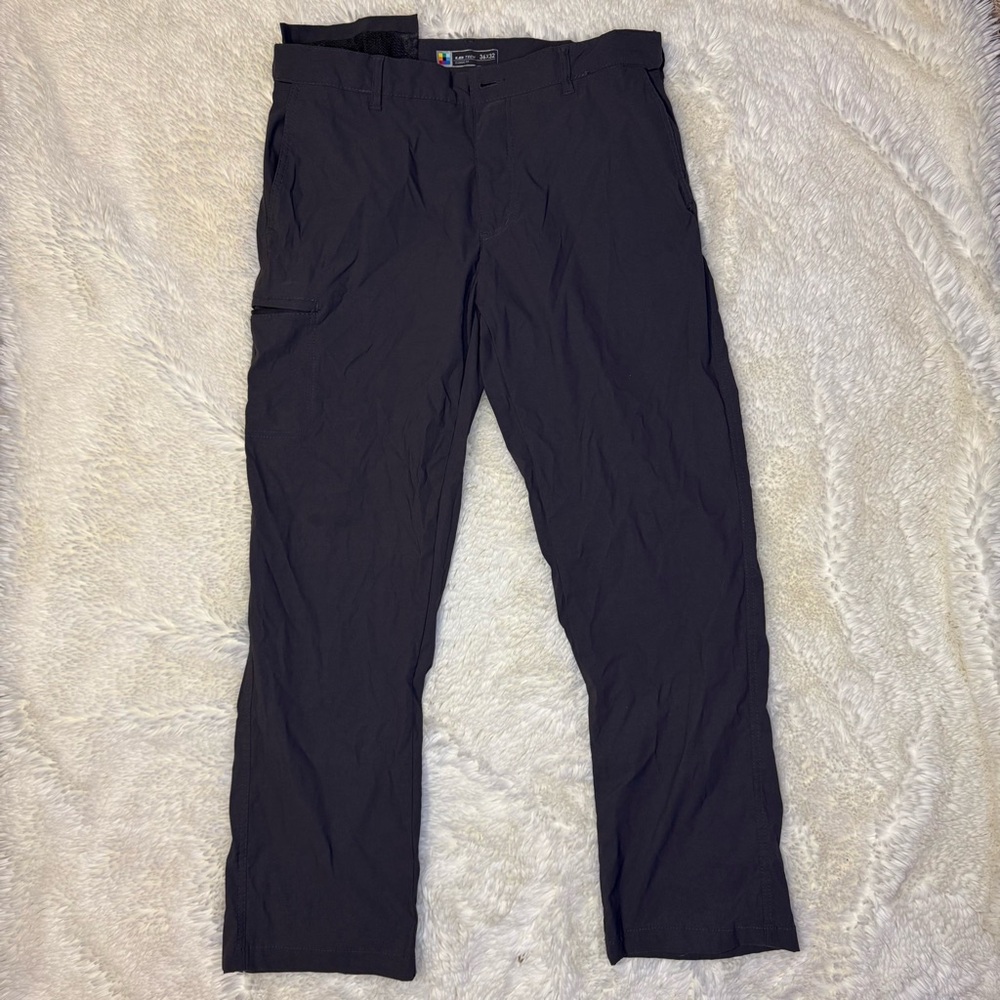UB Tech Dark gray Cargo Pants Straight Leg standard fit stretchy 36”x32”